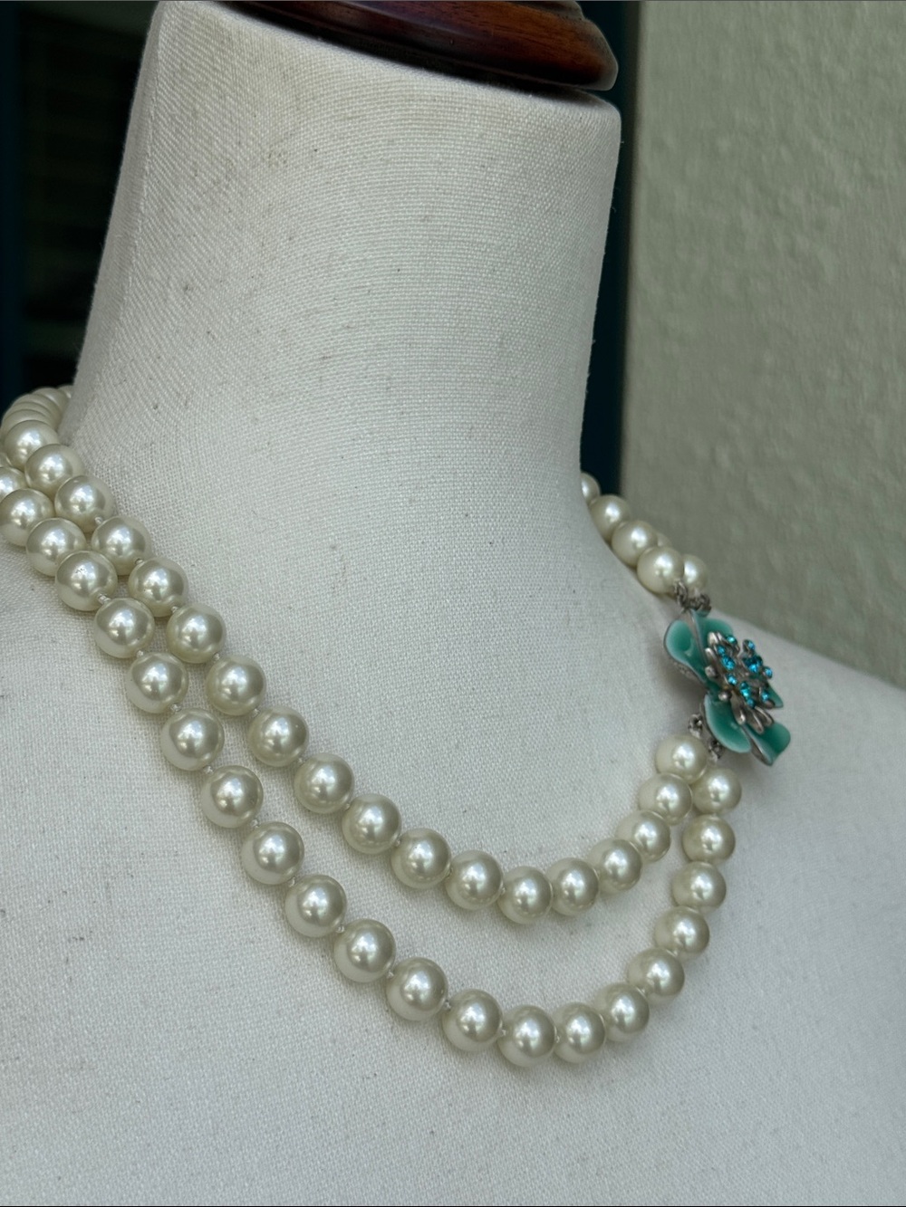 Vintage faux pearl double strand necklace - Picture 2 of 5